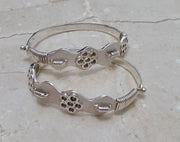 Fabiola - Sterling Silver Flower Bangle - Arteplata Jewelry Gallery